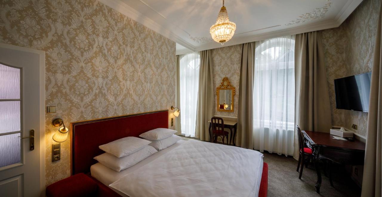 Villa Basileia Riverside 卡罗维发利 外观 照片