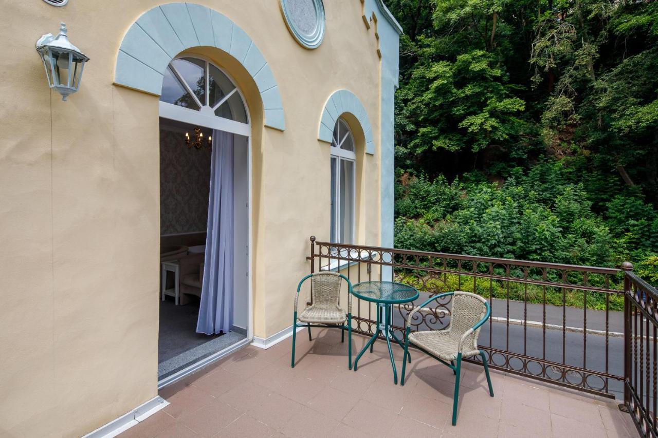 Villa Basileia Riverside 卡罗维发利 外观 照片
