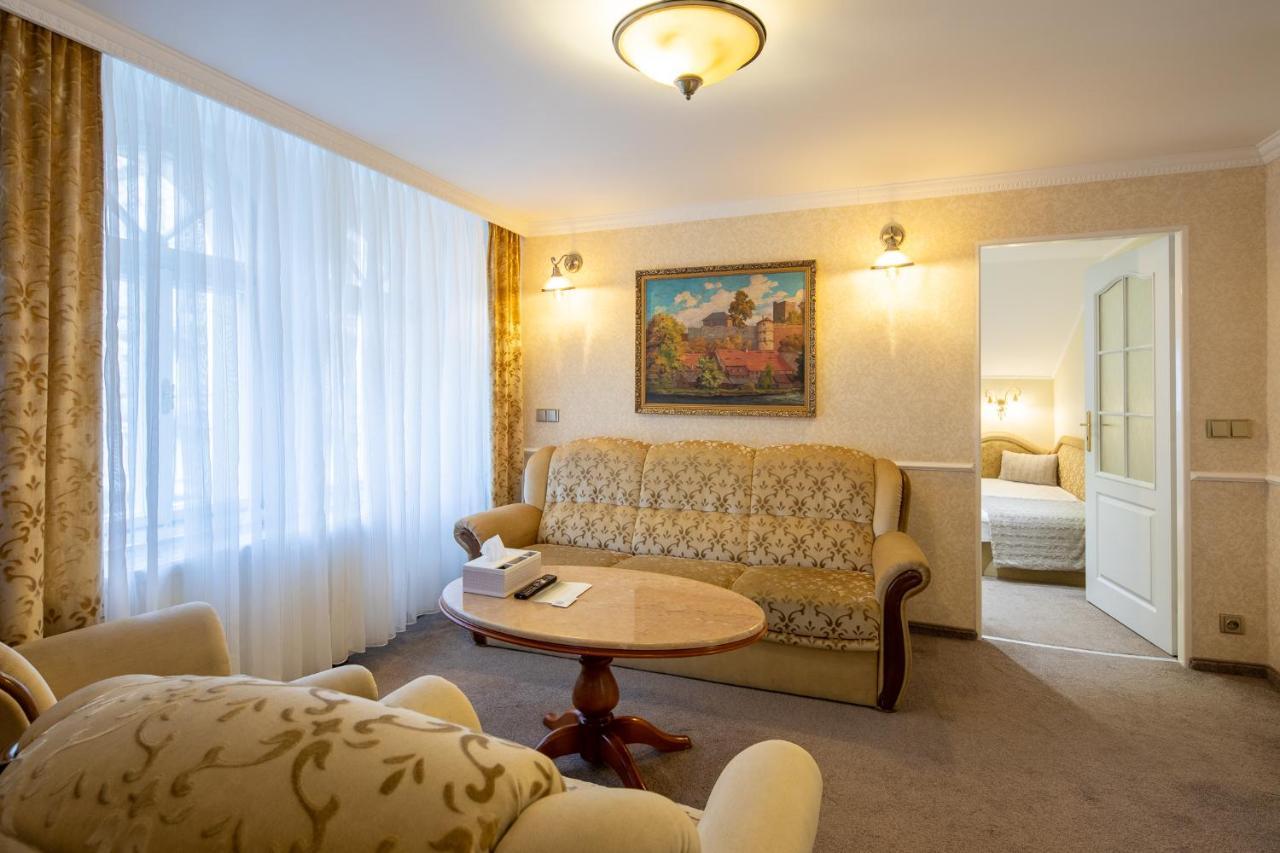 Villa Basileia Riverside 卡罗维发利 外观 照片